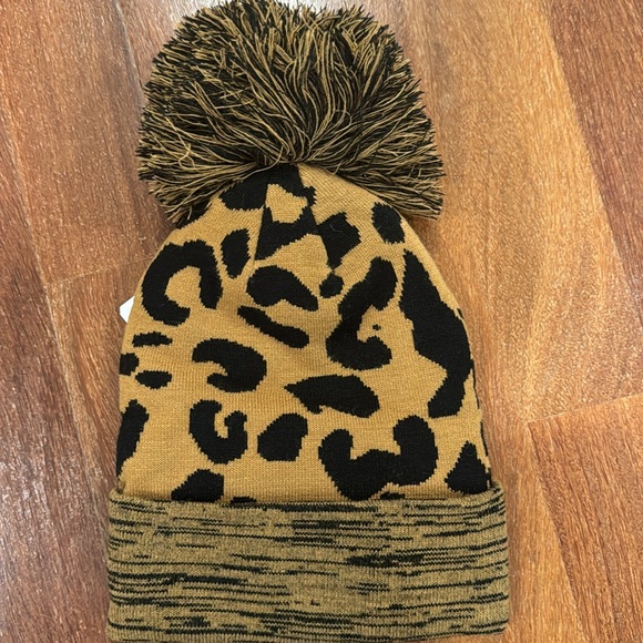 NYT Chicago White Sox Rosette 47 Cuff Knit Hat - Picture 3 of 3